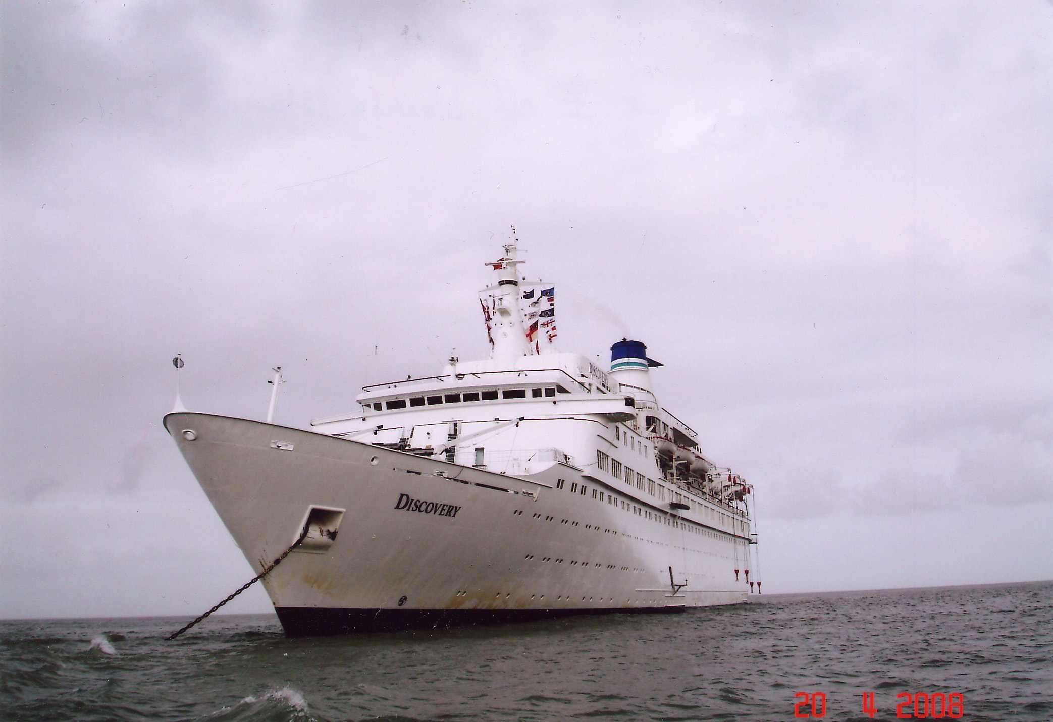 急求素材图片!宽阔的大海上一艘船驶向远方